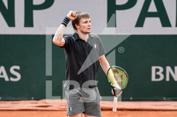 2022-05-25 - Alexander Bublik of Kazakhstan during the French Open, Grand Slam tennis tournament on May 24, 2022 at Roland-Garros stadium in Paris, France - ROLAND-GARROS 2022, FRENCH OPEN 2022, GRAND SLAM TENNIS TOURNAMENT - INTERNATIONALS - TENNIS