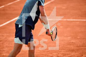 2022-05-25 - Illustration picture shows the body of a player about to serve with his racket (Head) in his hand during the French Open, Grand Slam tennis tournament on May 24, 2022 at Roland-Garros stadium in Paris, France - ROLAND-GARROS 2022, FRENCH OPEN 2022, GRAND SLAM TENNIS TOURNAMENT - INTERNATIONALS - TENNIS