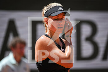 2022-05-25 - Angelique KERBER of Germany during the Day four of Roland-Garros 2022, French Open 2022, Grand Slam tennis tournament on May 25, 2022 at Roland-Garros stadium in Paris, France - ROLAND-GARROS 2022, FRENCH OPEN 2022, GRAND SLAM TENNIS TOURNAMENT - INTERNATIONALS - TENNIS