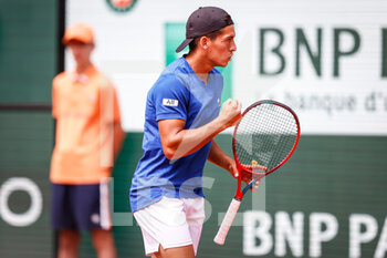 2022-05-25 - Sebastian BAEZ of Argentina celebrates his point during the Day four of Roland-Garros 2022, French Open 2022, Grand Slam tennis tournament on May 25, 2022 at Roland-Garros stadium in Paris, France - ROLAND-GARROS 2022, FRENCH OPEN 2022, GRAND SLAM TENNIS TOURNAMENT - INTERNATIONALS - TENNIS