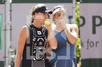 2022-05-25 - Kristina Mladenovic, Caroline Garcia of France during day 4 of the French Open 2022, a tennis Grand Slam tournament on May 25, 2022 at Roland-Garros stadium in Paris, France - ROLAND-GARROS 2022, FRENCH OPEN 2022, GRAND SLAM TENNIS TOURNAMENT - INTERNATIONALS - TENNIS