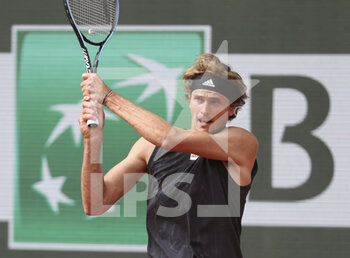 2022-05-25 - Alexander Zverev of Germany during day 4 of the French Open 2022, a tennis Grand Slam tournament on May 25, 2022 at Roland-Garros stadium in Paris, France - ROLAND-GARROS 2022, FRENCH OPEN 2022, GRAND SLAM TENNIS TOURNAMENT - INTERNATIONALS - TENNIS