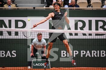 2022-05-25 - Alexander ZVEREV of Germany during the Day four of Roland-Garros 2022, French Open 2022, Grand Slam tennis tournament on May 25, 2022 at Roland-Garros stadium in Paris, France - ROLAND-GARROS 2022, FRENCH OPEN 2022, GRAND SLAM TENNIS TOURNAMENT - INTERNATIONALS - TENNIS