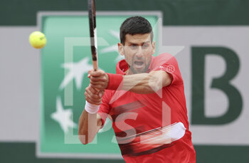 2022-05-25 - Novak Djokovic of Serbia during day 4 of the French Open 2022, a tennis Grand Slam tournament on May 25, 2022 at Roland-Garros stadium in Paris, France - ROLAND-GARROS 2022, FRENCH OPEN 2022, GRAND SLAM TENNIS TOURNAMENT - INTERNATIONALS - TENNIS