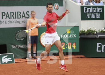 2022-05-25 - Novak Djokovic of Serbia during day 4 of the French Open 2022, a tennis Grand Slam tournament on May 25, 2022 at Roland-Garros stadium in Paris, France - ROLAND-GARROS 2022, FRENCH OPEN 2022, GRAND SLAM TENNIS TOURNAMENT - INTERNATIONALS - TENNIS