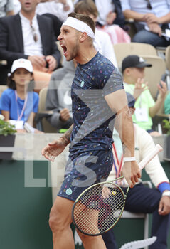 2022-05-25 - Alex Molcan of Slovakia during day 4 of the French Open 2022, a tennis Grand Slam tournament on May 25, 2022 at Roland-Garros stadium in Paris, France - ROLAND-GARROS 2022, FRENCH OPEN 2022, GRAND SLAM TENNIS TOURNAMENT - INTERNATIONALS - TENNIS