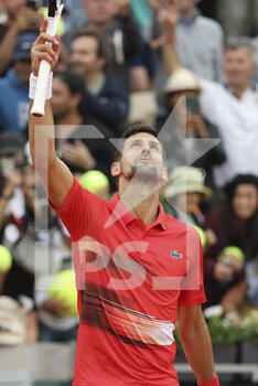 2022-05-25 - Novak Djokovic of Serbia celebrates his victory during day 4 of the French Open 2022, a tennis Grand Slam tournament on May 25, 2022 at Roland-Garros stadium in Paris, France - ROLAND-GARROS 2022, FRENCH OPEN 2022, GRAND SLAM TENNIS TOURNAMENT - INTERNATIONALS - TENNIS