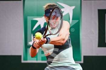 2022-05-26 - Paula BADOSA of Spain during the Day five of Roland-Garros 2022, French Open 2022, Grand Slam tennis tournament on May 26, 2022 at Roland-Garros stadium in Paris, France - TENNIS - ROLAND GARROS 2022 - WEEK 1 PART 2 - INTERNATIONALS - TENNIS
