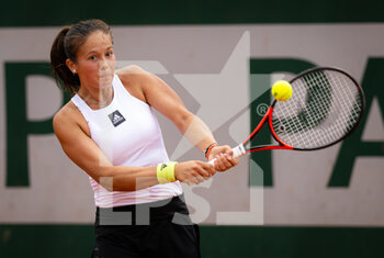 2022-05-26 - Daria Kasatkina of Russia in action against Fernanda Contreras Gomez of Mexico during the second round of the Roland-Garros 2022, Grand Slam tennis tournament on May 26, 2022 at Roland-Garros stadium in Paris, France - TENNIS - ROLAND GARROS 2022 - WEEK 1 PART 2 - INTERNATIONALS - TENNIS