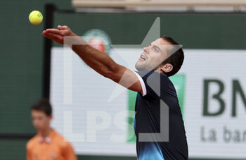 2022-05-26 - Laslo Djere of Serbia during day 5 of the French Open 2022, Roland-Garros 2022, second Grand Slam tennis tournament of the season on May 26, 2022 at Roland-Garros stadium in Paris, France - TENNIS - ROLAND GARROS 2022 - WEEK 1 PART 2 - INTERNATIONALS - TENNIS