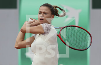 2022-05-26 - Camila Giorgi of Italy during day 5 of the French Open 2022, Roland-Garros 2022, second Grand Slam tennis tournament of the season on May 26, 2022 at Roland-Garros stadium in Paris, France - TENNIS - ROLAND GARROS 2022 - WEEK 1 PART 2 - INTERNATIONALS - TENNIS