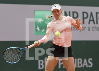2022-05-26 - Yulia Putintseva of Kazakhstan during day 5 of the French Open 2022, Roland-Garros 2022, second Grand Slam tennis tournament of the season on May 26, 2022 at Roland-Garros stadium in Paris, France - TENNIS - ROLAND GARROS 2022 - WEEK 1 PART 2 - INTERNATIONALS - TENNIS
