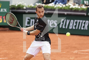 2022-05-26 - Hugo Gaston of France during day 5 of the French Open 2022, Roland-Garros 2022, second Grand Slam tennis tournament of the season on May 26, 2022 at Roland-Garros stadium in Paris, France - TENNIS - ROLAND GARROS 2022 - WEEK 1 PART 2 - INTERNATIONALS - TENNIS