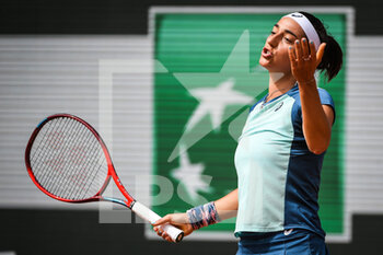 2022-05-26 - Caroline GARCIA of France looks dejected during the Day five of Roland-Garros 2022, French Open 2022, Grand Slam tennis tournament on May 26, 2022 at Roland-Garros stadium in Paris, France - TENNIS - ROLAND GARROS 2022 - WEEK 1 PART 2 - INTERNATIONALS - TENNIS