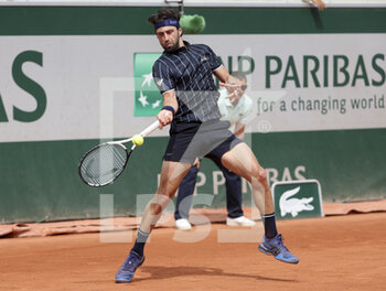 2022-05-26 - Nikoloz Basilashvili of Georgia during day 5 of the French Open 2022, Roland-Garros 2022, second Grand Slam tennis tournament of the season on May 26, 2022 at Roland-Garros stadium in Paris, France - TENNIS - ROLAND GARROS 2022 - WEEK 1 PART 2 - INTERNATIONALS - TENNIS