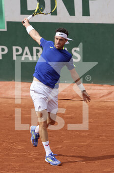 2022-05-26 - Marco Cecchinato of Italy during day 5 of the French Open 2022, Roland-Garros 2022, second Grand Slam tennis tournament of the season on May 26, 2022 at Roland-Garros stadium in Paris, France - TENNIS - ROLAND GARROS 2022 - WEEK 1 PART 2 - INTERNATIONALS - TENNIS