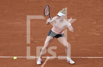 2022-05-26 - Alison Riske of USA during day 5 of the French Open 2022, Roland-Garros 2022, second Grand Slam tennis tournament of the season on May 26, 2022 at Roland-Garros stadium in Paris, France - TENNIS - ROLAND GARROS 2022 - WEEK 1 PART 2 - INTERNATIONALS - TENNIS