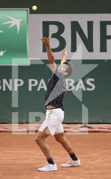 2022-05-26 - Cristian Garin of Chile during day 5 of the French Open 2022, Roland-Garros 2022, second Grand Slam tennis tournament of the season on May 26, 2022 at Roland-Garros stadium in Paris, France - TENNIS - ROLAND GARROS 2022 - WEEK 1 PART 2 - INTERNATIONALS - TENNIS