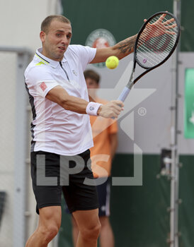 2022-05-26 - Daniel Evans of Great Britain during day 5 of the French Open 2022, Roland-Garros 2022, second Grand Slam tennis tournament of the season on May 26, 2022 at Roland-Garros stadium in Paris, France - TENNIS - ROLAND GARROS 2022 - WEEK 1 PART 2 - INTERNATIONALS - TENNIS