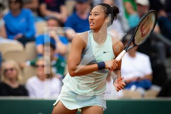 2022-05-26 - Qinwen Zheng of China in action against Simona Halep of Romania during the second round of the Roland-Garros 2022, Grand Slam tennis tournament on May 26, 2022 at Roland-Garros stadium in Paris, France - TENNIS - ROLAND GARROS 2022 - WEEK 1 PART 2 - INTERNATIONALS - TENNIS
