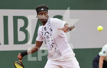 2022-05-26 - Mikael Ymer of Sweden during day 5 of the French Open 2022, Roland-Garros 2022, second Grand Slam tennis tournament of the season on May 26, 2022 at Roland-Garros stadium in Paris, France - TENNIS - ROLAND GARROS 2022 - WEEK 1 PART 2 - INTERNATIONALS - TENNIS