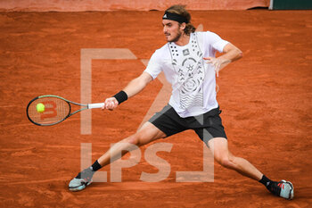 2022-05-26 - Stefanos TSITSIPAS of Greece during the Day five of Roland-Garros 2022, French Open 2022, Grand Slam tennis tournament on May 26, 2022 at Roland-Garros stadium in Paris, France - TENNIS - ROLAND GARROS 2022 - WEEK 1 PART 2 - INTERNATIONALS - TENNIS