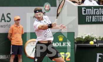 2022-05-26 - Stefanos Tsitsipas of Greece during day 5 of the French Open 2022, Roland-Garros 2022, second Grand Slam tennis tournament of the season on May 26, 2022 at Roland-Garros stadium in Paris, France - TENNIS - ROLAND GARROS 2022 - WEEK 1 PART 2 - INTERNATIONALS - TENNIS