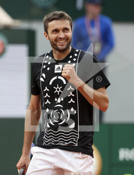 2022-05-26 - Gilles Simon of France during day 5 of the French Open 2022, Roland-Garros 2022, second Grand Slam tennis tournament of the season on May 26, 2022 at Roland-Garros stadium in Paris, France - TENNIS - ROLAND GARROS 2022 - WEEK 1 PART 2 - INTERNATIONALS - TENNIS