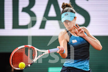 2022-05-26 - Alize CORNET of France during the Day five of Roland-Garros 2022, French Open 2022, Grand Slam tennis tournament on May 26, 2022 at Roland-Garros stadium in Paris, France - TENNIS - ROLAND GARROS 2022 - WEEK 1 PART 2 - INTERNATIONALS - TENNIS