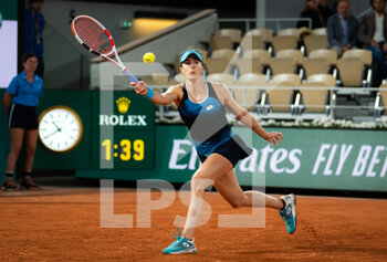 2022-05-26 - Alize Cornet of France in action against Jelena Ostapenko of Latvia during the second round of the Roland-Garros 2022, Grand Slam tennis tournament on May 26, 2022 at Roland-Garros stadium in Paris, France - TENNIS - ROLAND GARROS 2022 - WEEK 1 PART 2 - INTERNATIONALS - TENNIS