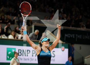 2022-05-26 - Alize Cornet of France celebrates winning against Jelena Ostapenko of Latvia during the second round of the Roland-Garros 2022, Grand Slam tennis tournament on May 26, 2022 at Roland-Garros stadium in Paris, France - TENNIS - ROLAND GARROS 2022 - WEEK 1 PART 2 - INTERNATIONALS - TENNIS