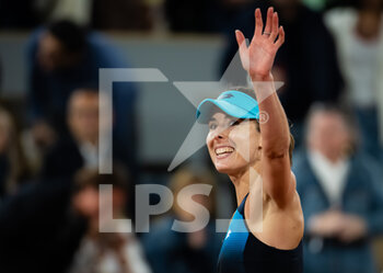 2022-05-26 - Alize Cornet of France celebrates winning against Jelena Ostapenko of Latvia during the second round of the Roland-Garros 2022, Grand Slam tennis tournament on May 26, 2022 at Roland-Garros stadium in Paris, France - TENNIS - ROLAND GARROS 2022 - WEEK 1 PART 2 - INTERNATIONALS - TENNIS