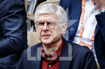 2022-05-27 - Arsene WENGER during the Day six of Roland-Garros 2022, French Open 2022, Grand Slam tennis tournament on May 27, 2022 at Roland-Garros stadium in Paris, France - TENNIS - ROLAND GARROS 2022 - WEEK 1 PART 2 - INTERNATIONALS - TENNIS