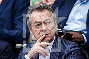 2022-05-27 - Michel DENISOT during the Day six of Roland-Garros 2022, French Open 2022, Grand Slam tennis tournament on May 27, 2022 at Roland-Garros stadium in Paris, France - TENNIS - ROLAND GARROS 2022 - WEEK 1 PART 2 - INTERNATIONALS - TENNIS