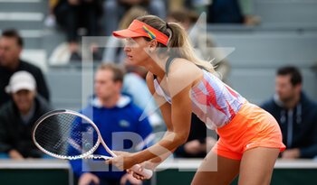 2022-05-27 - Maryna Zanveska of Belgium in action during the second round of doubles at the Roland-Garros 2022, Grand Slam tennis tournament on May 27, 2022 at Roland-Garros stadium in Paris, France - TENNIS - ROLAND GARROS 2022 - WEEK 1 PART 2 - INTERNATIONALS - TENNIS