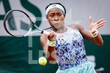 2022-05-27 - Coco GAUFF of United States during the Day six of Roland-Garros 2022, French Open 2022, Grand Slam tennis tournament on May 27, 2022 at Roland-Garros stadium in Paris, France - TENNIS - ROLAND GARROS 2022 - WEEK 1 PART 2 - INTERNATIONALS - TENNIS