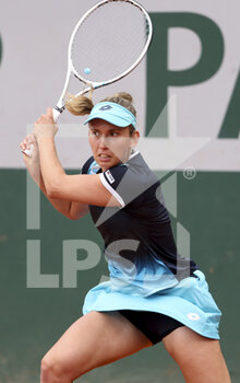 2022-05-27 - Elise Mertens of Belgium during day 6 of the French Open 2022, Roland-Garros 2022, second Grand Slam tennis tournament of the season on May 27, 2022 at Roland-Garros stadium in Paris, France - TENNIS - ROLAND GARROS 2022 - WEEK 1 PART 2 - INTERNATIONALS - TENNIS