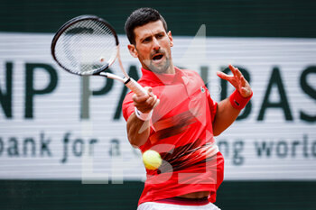 2022-05-27 - Novak DJOKOVIC of Serbia during the Day six of Roland-Garros 2022, French Open 2022, Grand Slam tennis tournament on May 27, 2022 at Roland-Garros stadium in Paris, France - TENNIS - ROLAND GARROS 2022 - WEEK 1 PART 2 - INTERNATIONALS - TENNIS