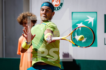 2022-05-27 - Rafael NADAL of Spain during the Day six of Roland-Garros 2022, French Open 2022, Grand Slam tennis tournament on May 27, 2022 at Roland-Garros stadium in Paris, France - TENNIS - ROLAND GARROS 2022 - WEEK 1 PART 2 - INTERNATIONALS - TENNIS