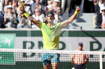 2022-05-27 - Rafael Nadal of Spain celebrates his victory during day 6 of the French Open 2022, Roland-Garros 2022, second Grand Slam tennis tournament of the season on May 27, 2022 at Roland-Garros stadium in Paris, France - TENNIS - ROLAND GARROS 2022 - WEEK 1 PART 2 - INTERNATIONALS - TENNIS