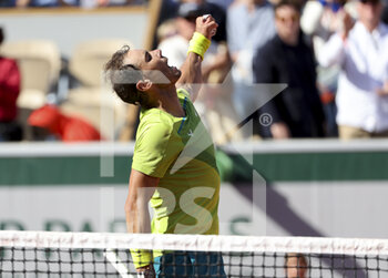2022-05-27 - Rafael Nadal of Spain celebrates his victory during day 6 of the French Open 2022, Roland-Garros 2022, second Grand Slam tennis tournament of the season on May 27, 2022 at Roland-Garros stadium in Paris, France - TENNIS - ROLAND GARROS 2022 - WEEK 1 PART 2 - INTERNATIONALS - TENNIS