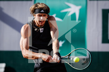 2022-05-27 - Alexander ZVEREV of Germany during the Day six of Roland-Garros 2022, French Open 2022, Grand Slam tennis tournament on May 27, 2022 at Roland-Garros stadium in Paris, France - TENNIS - ROLAND GARROS 2022 - WEEK 1 PART 2 - INTERNATIONALS - TENNIS