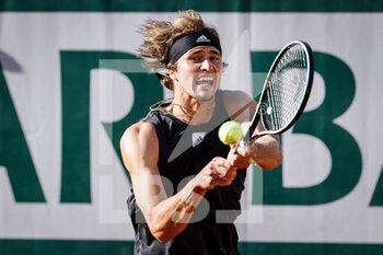 2022-05-27 - Alexander ZVEREV of Germany during the Day six of Roland-Garros 2022, French Open 2022, Grand Slam tennis tournament on May 27, 2022 at Roland-Garros stadium in Paris, France - TENNIS - ROLAND GARROS 2022 - WEEK 1 PART 2 - INTERNATIONALS - TENNIS