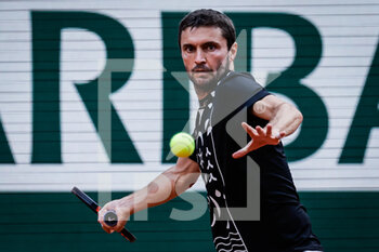 2022-05-28 - Gilles SIMON of France during the Day seven of Roland-Garros 2022, French Open 2022, Grand Slam tennis tournament on May 28, 2022 at Roland-Garros stadium in Paris, France - TENNIS - ROLAND GARROS 2022 - WEEK 1 PART 2 - INTERNATIONALS - TENNIS