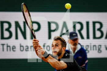 2022-05-28 - Hugo GASTON of France during the Day seven of Roland-Garros 2022, French Open 2022, Grand Slam tennis tournament on May 28, 2022 at Roland-Garros stadium in Paris, France - TENNIS - ROLAND GARROS 2022 - WEEK 1 PART 2 - INTERNATIONALS - TENNIS