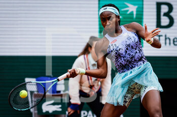 2022-05-29 - Coco GAUFF of United States during the Day eight of Roland-Garros 2022, French Open 2022, Grand Slam tennis tournament on May 29, 2022 at Roland-Garros stadium in Paris, France - TENNIS - ROLAND GARROS 2022 - WEEK 2 - INTERNATIONALS - TENNIS