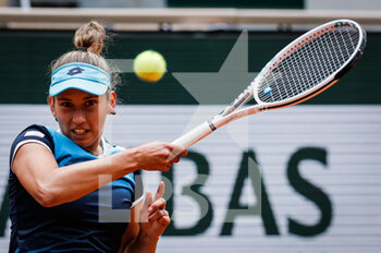 2022-05-29 - Elise MERTENS of Belgium during the Day eight of Roland-Garros 2022, French Open 2022, Grand Slam tennis tournament on May 29, 2022 at Roland-Garros stadium in Paris, France - TENNIS - ROLAND GARROS 2022 - WEEK 2 - INTERNATIONALS - TENNIS