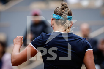 2022-05-29 - Elise MERTENS of Belgium celebrates his point during the Day eight of Roland-Garros 2022, French Open 2022, Grand Slam tennis tournament on May 29, 2022 at Roland-Garros stadium in Paris, France - TENNIS - ROLAND GARROS 2022 - WEEK 2 - INTERNATIONALS - TENNIS