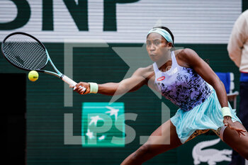 2022-05-29 - Coco GAUFF of United States during the Day eight of Roland-Garros 2022, French Open 2022, Grand Slam tennis tournament on May 29, 2022 at Roland-Garros stadium in Paris, France - TENNIS - ROLAND GARROS 2022 - WEEK 2 - INTERNATIONALS - TENNIS