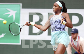 2022-05-29 - Coco Gauff of USA during day 8 of the French Open 2022, Roland-Garros 2022, second Grand Slam tennis tournament of the season on May 29, 2022 at Roland-Garros stadium in Paris, France - TENNIS - ROLAND GARROS 2022 - WEEK 1 PART 2 - INTERNATIONALS - TENNIS